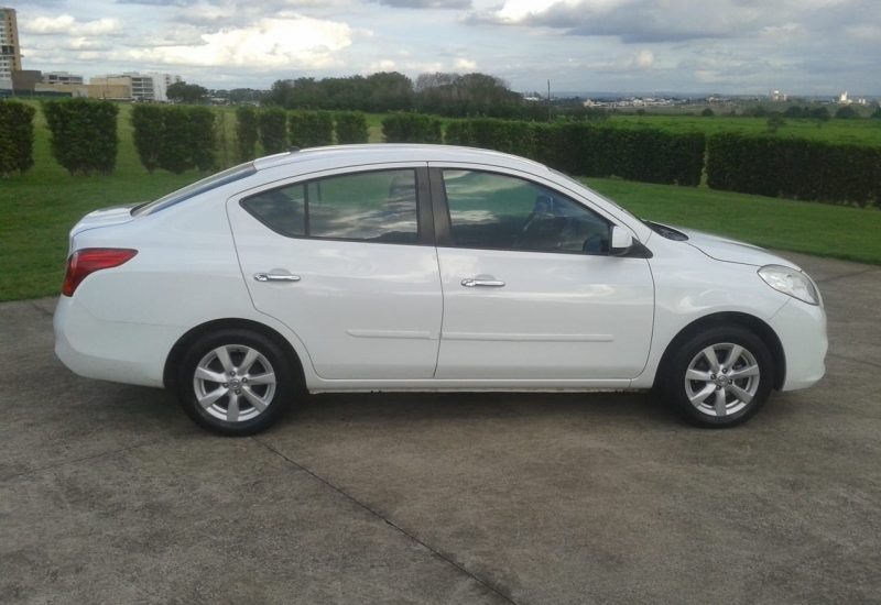 nissan versa 01