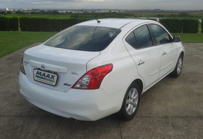 nissan versa 5