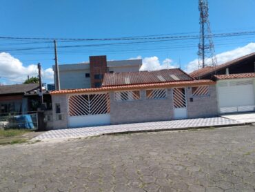 Casa no Jardim Ivoty em Itanhaém-