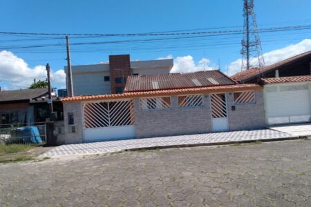 Casa no Jardim Ivoty em Itanhaém-