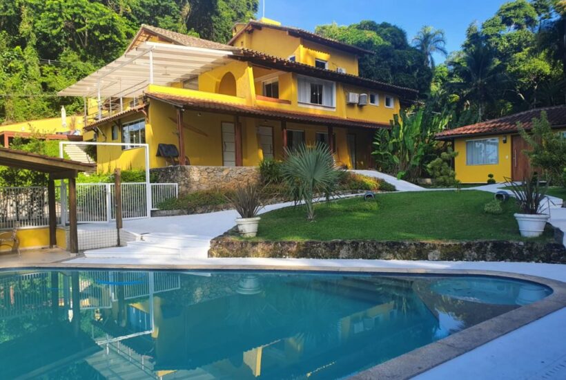 VILLA SOFISTICADA EM ANGRA DOS REIS COM 700 M² DE ÁREA ÚTIL